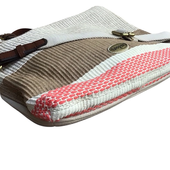 Fossil Explorer Foldover Straw and Leather Messenger Crossbody Tote Bag - Picture 6 of 10